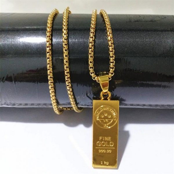 Golden Bar Pendant With Chain - Bling Collection - Close Up