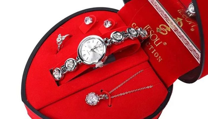 Womens Heart Shaped Gift Set - Silver
